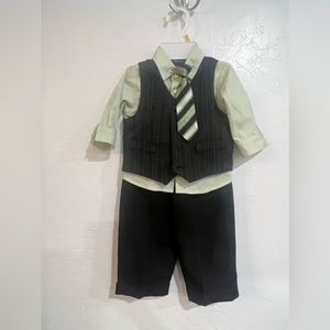 Dockers baby suit and tie size 12 months